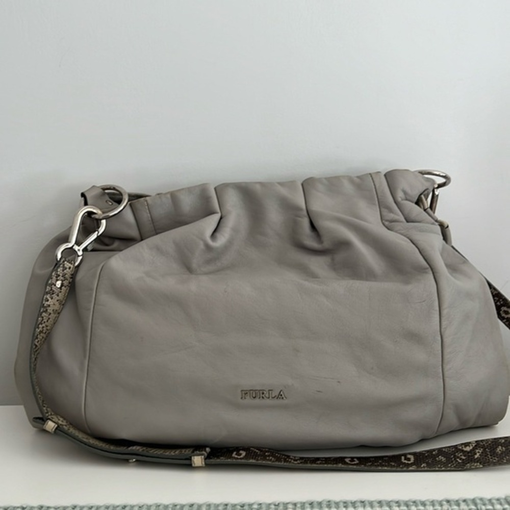 Furla grey leather shoulder bag. With croc strap😍